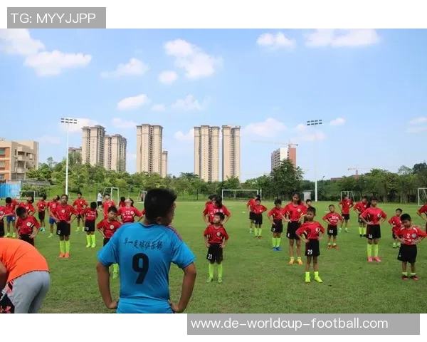 幼儿校园足球热潮兴起促进儿童身心健康与团队合作能力的全面发展